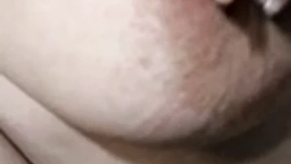 Büyük memeli orta yaşlı seksi kadın