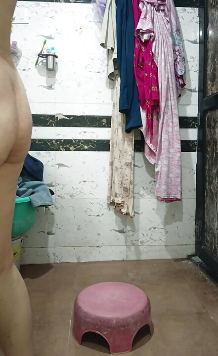 Priya bhabi yeni tarz vücut gösterisi
