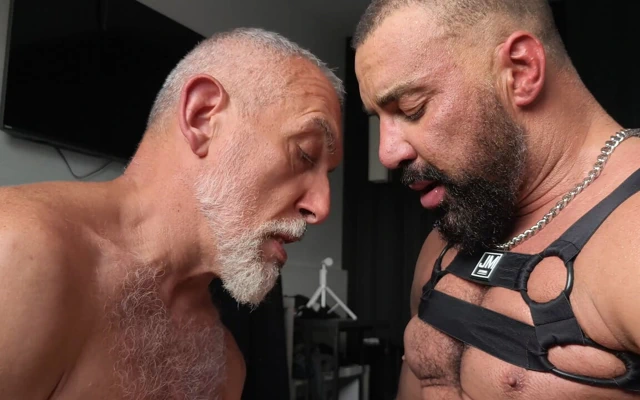 XXL penis dev bir Arapla sevişiyor