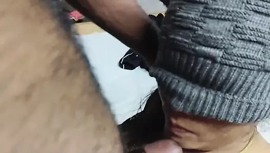 Hintli kız Nova sakso çekiyor