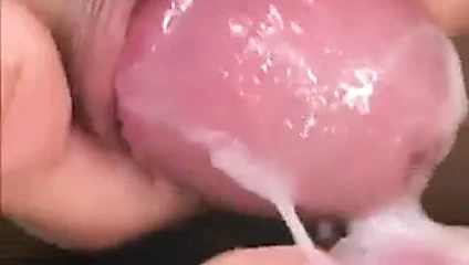 Japon av modeli azgın adamlar için yenilebilir bir masaya dönüştü