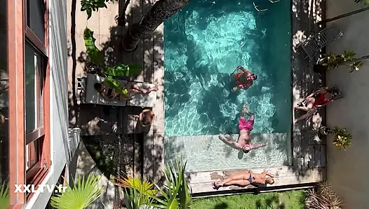 Rebecca Volpetti ve Tiffany Leiddi ile Meksika'da dörtlü seks