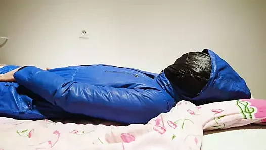 Parlak parka ve aşağı ceket nefes alma