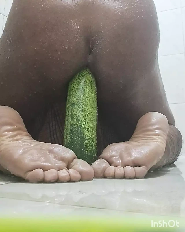 Büyük götlü dildo