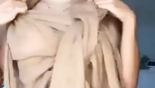 mal gösteren kalın piliç