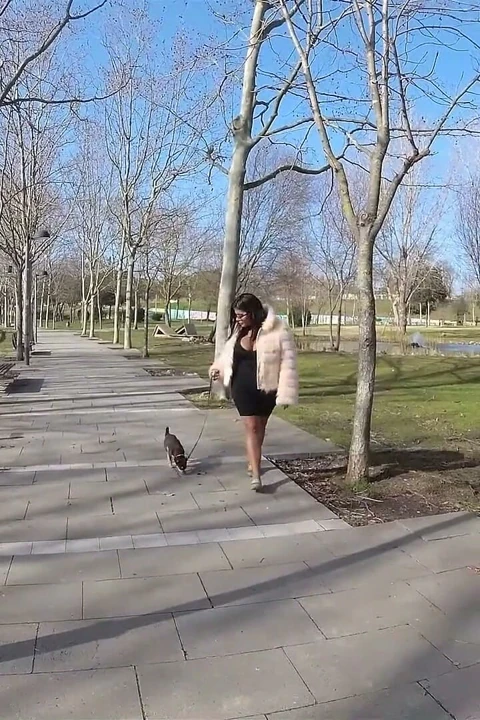 Latina Busty Parkında Emmek