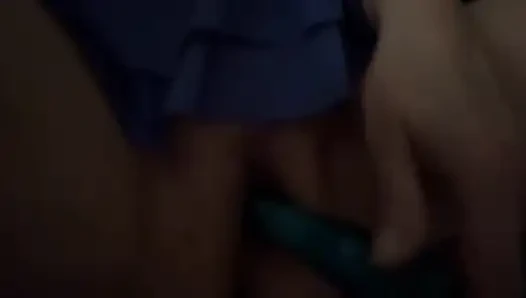 Seksi orta yaşlı seksi kadın en sevdiği oyuncaklarla dildolar vibratör parmaklarıyla yüksek sesle ve ıslanıyor derleme