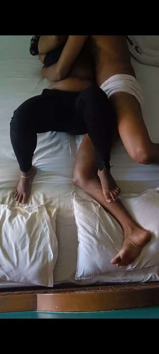 Boyfrend ve arka taraf sikişi ile ateşli romantik forplay