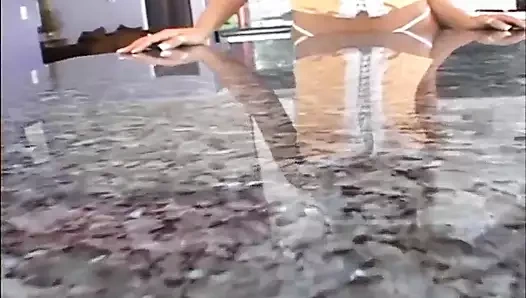 Jamie elle seksi bir çifte penetrasyon yapıyor