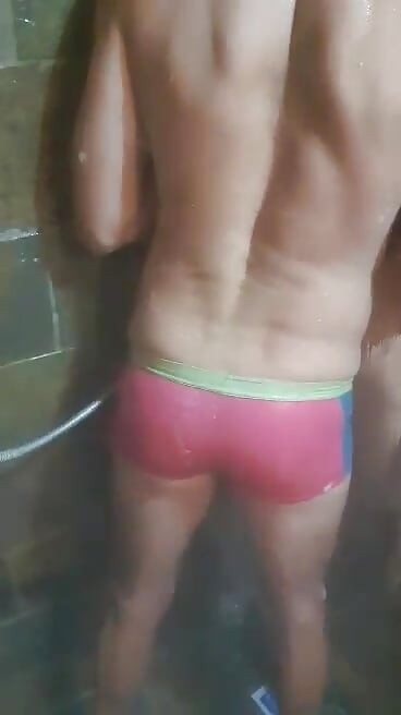 Islak pembe külotlu büyük yarak