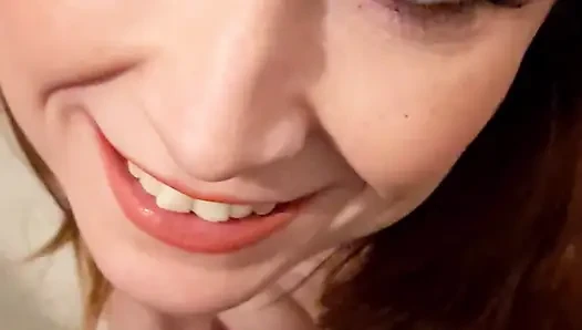 İNGILIZ KıZıL SAÇLı ORTA YAŞLı SEKSI KADıN SENI NE KADAR ÖZLEDIĞINI GÖSTERMEK IÇIN SABıRSıZLANıYOR