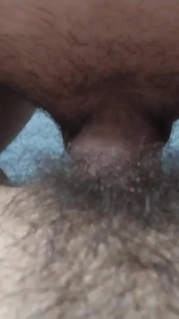 Захватывающий момент из "МНОГО СПЕРМЫ НА ВОЛОСАТУЮ КИСКУ"