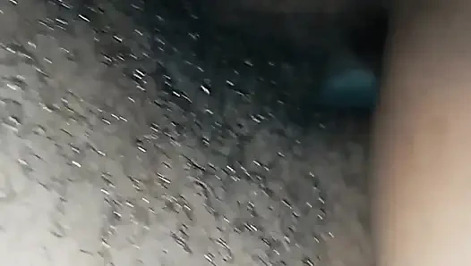 Güney Afrikalı kız tesisatçı adama biniyor