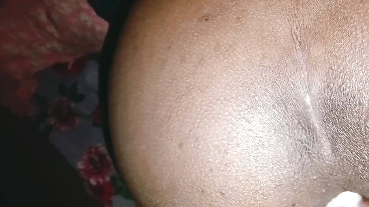 Hamile ıslak kıllı amcığımda yakın çekim, Hintli teyze xxx porno videoları