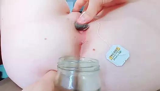 Üvey kız kardeşimin pembe amına içmek için chai yapıyorum