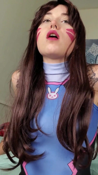 Canavar yarak D.va dölle dolduruyor | Klip 1