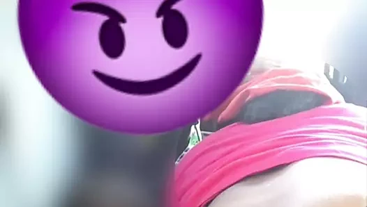 Herkesin içinde sikimi emiyor