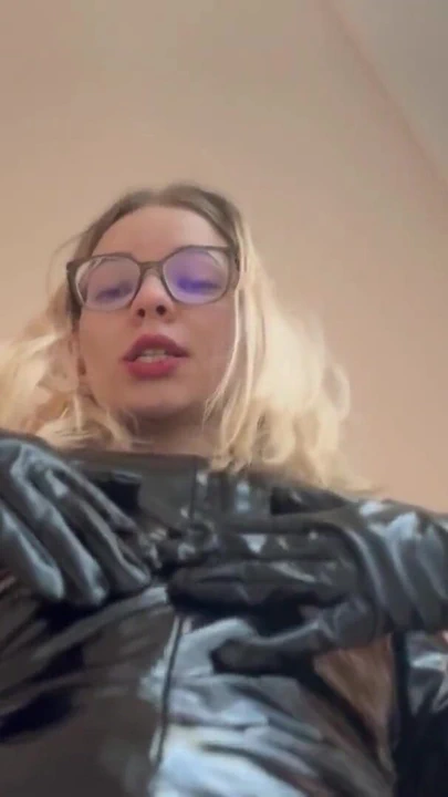 Kadın egemenliği tanrıçası seni kölesi olarak iddia ediyor - asmr | Klip 1