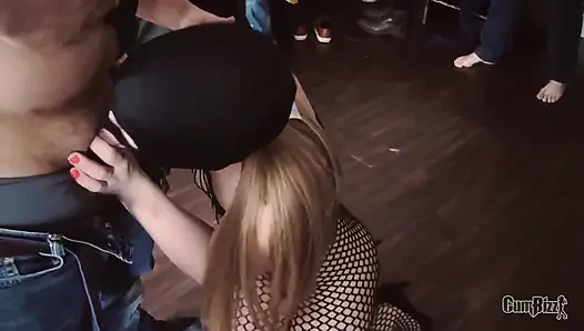 Tipik Hollandalı genç sürtükler boşalıyor. Bölüm 5