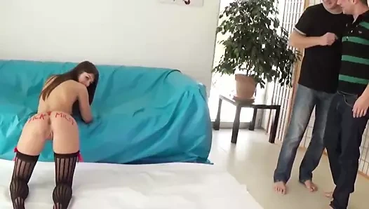 Jungsau in den Arsch gefickt und in die Fresse gepisst!