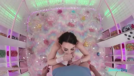 Tatlı üvey kız kardeş Whitney sikimi emmeyi seviyor