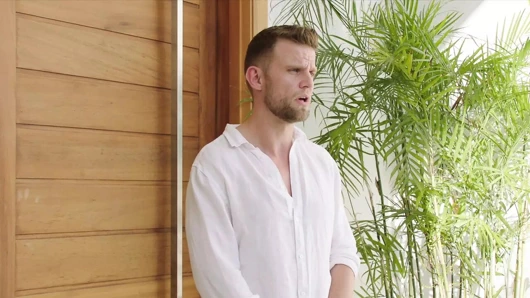 Tushy - özgür ruhlu Sofi vacay anal deneyimi arıyor