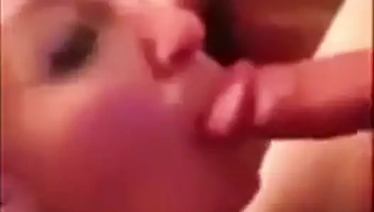 Sarışın anne karısı üvey oğlunun 3 arkadaşıyla paylaştı - 3 yüz bakımı