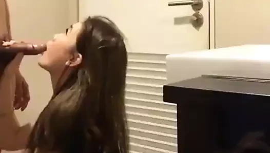 Çinli kız verir oral seks