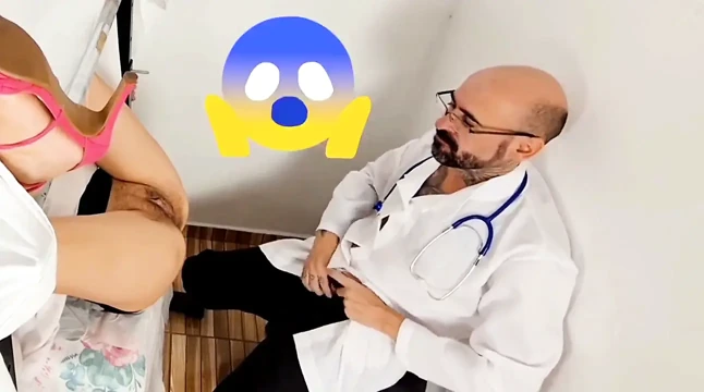 Yaramaz Kız Seks Için Jinekoloğa Gidiyor!