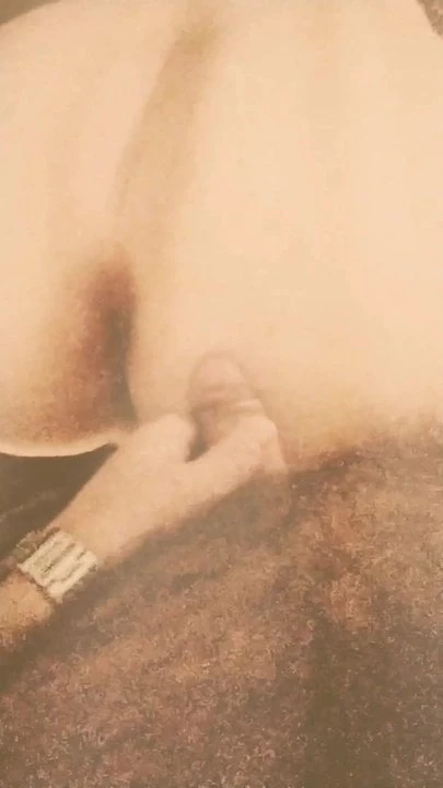 Мой раб дает мне сперму на мою задницу