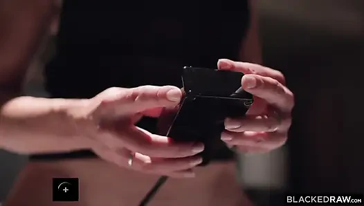 Blackedraw ateşli orta yaşlı seksi kadın Teksas Patti Anton'un büyük zenci yarağına biniyor