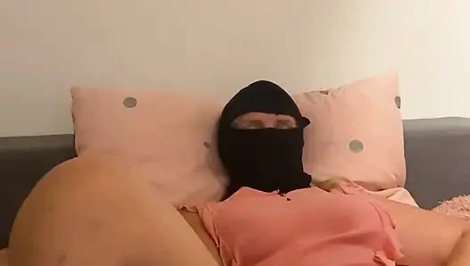 Anna kendimi yatakta amcıkla sikiyor