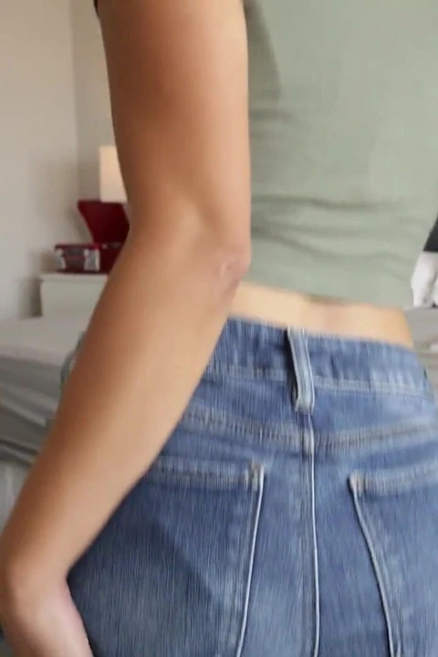 Aldatan orta yaşlı seksi kadın tatilde istediği yarağı alıyor - jade greene