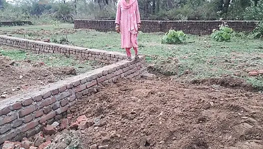 Genç Hintli kadın arkadaşıyla