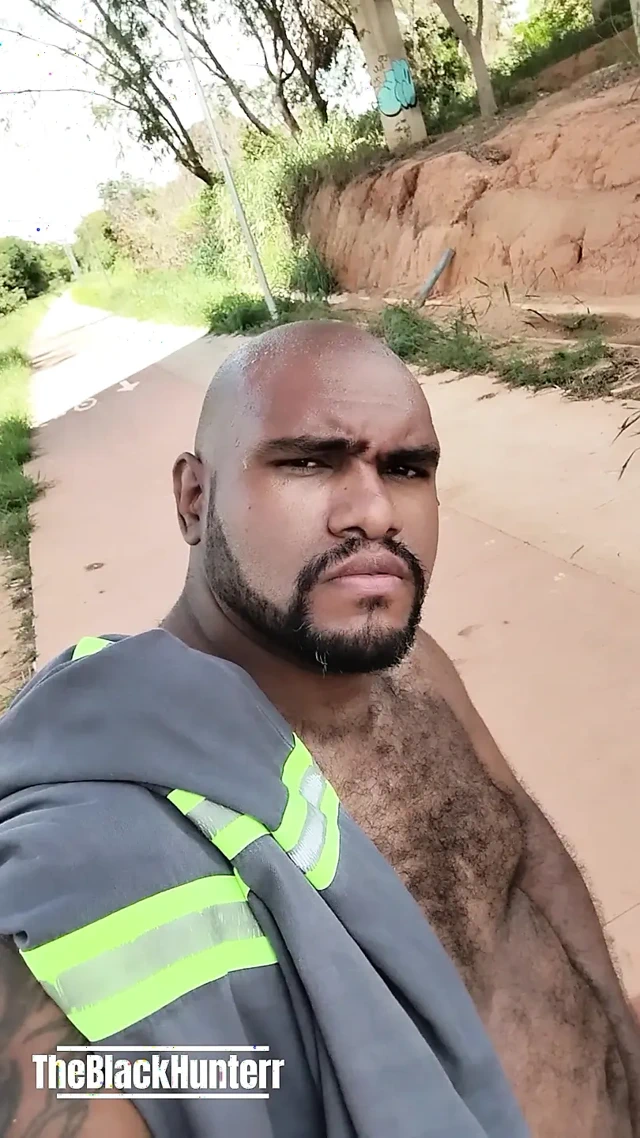 Sokakta ve çıplak olmak