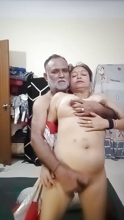 Amca ve kadın oda arkadaşları