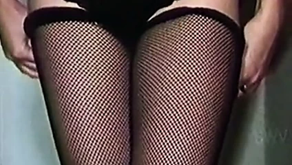 Sev beni - eski çorap striptiz erotik müzik videosu