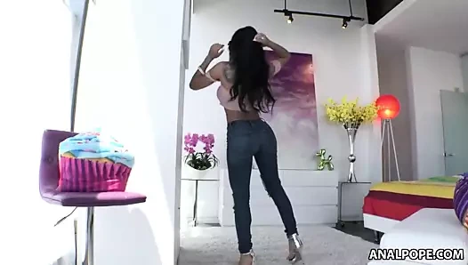 Amia miley'nin mükemmel bir poposu var