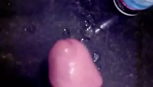 Novinho batendo punheta