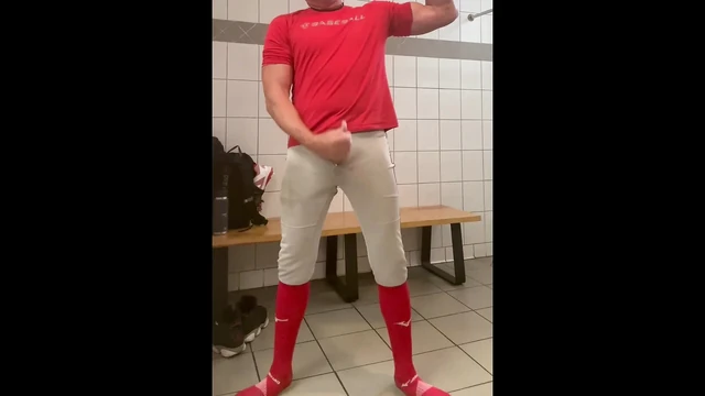 Развлечение альфа в раздевалке с JockDad87 в бейсбольном снасти