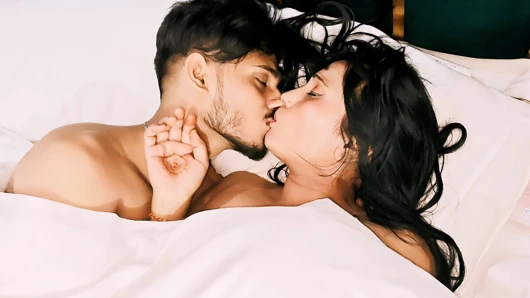 Hintli desi çift sabah sert seks ve sikiş videosu (Hintçe ses )