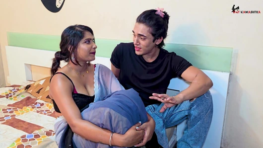 Kızlar eski erkek arkadaşıyla sert sikişiyor