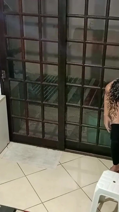 Dansçı olmak için oyuncu seçmelerine gitti ve dölleniyordu. | Klip 1