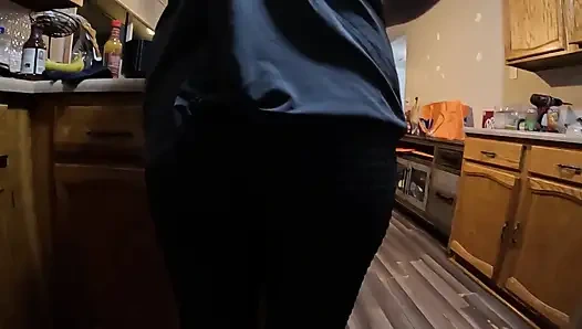 Gözetleyen üvey oğul, minnettar üvey anne