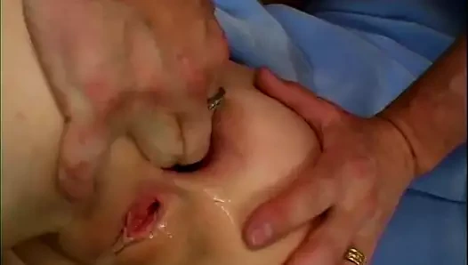 Dövmeli iki aygır tarafından çift penetrasyon