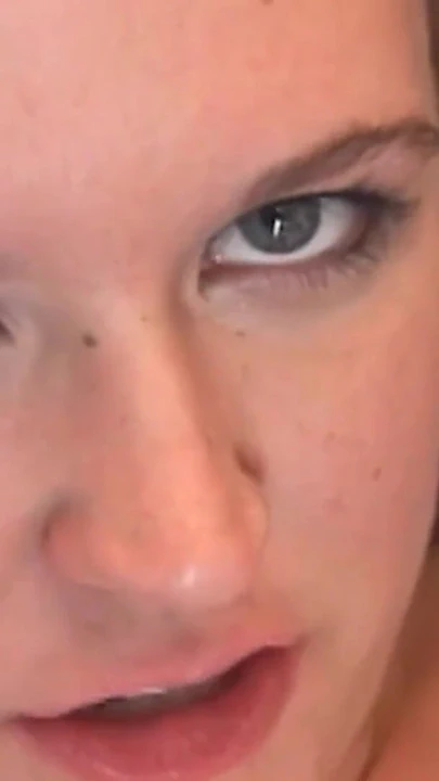 "Wow... Flört etmemi izle, Eroticonly'de mastürbasyon yaparken izle."