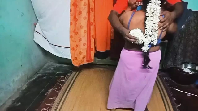 Indian delivery boy sex with stepaunty in home