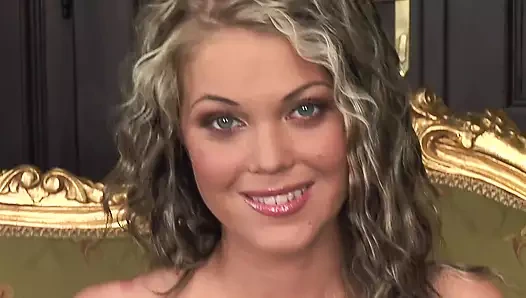 Oda arkadaşımla üçlü seks bir fahişenin içine giriyor