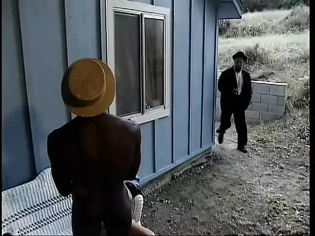 siyah ve beyaz dudes alır oral seks itibaren amish piliç ve pound onu KEDİ üzerinde kanepe