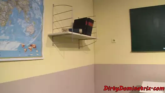 Tiedup kız öğrenci ceza içinde gözaltı